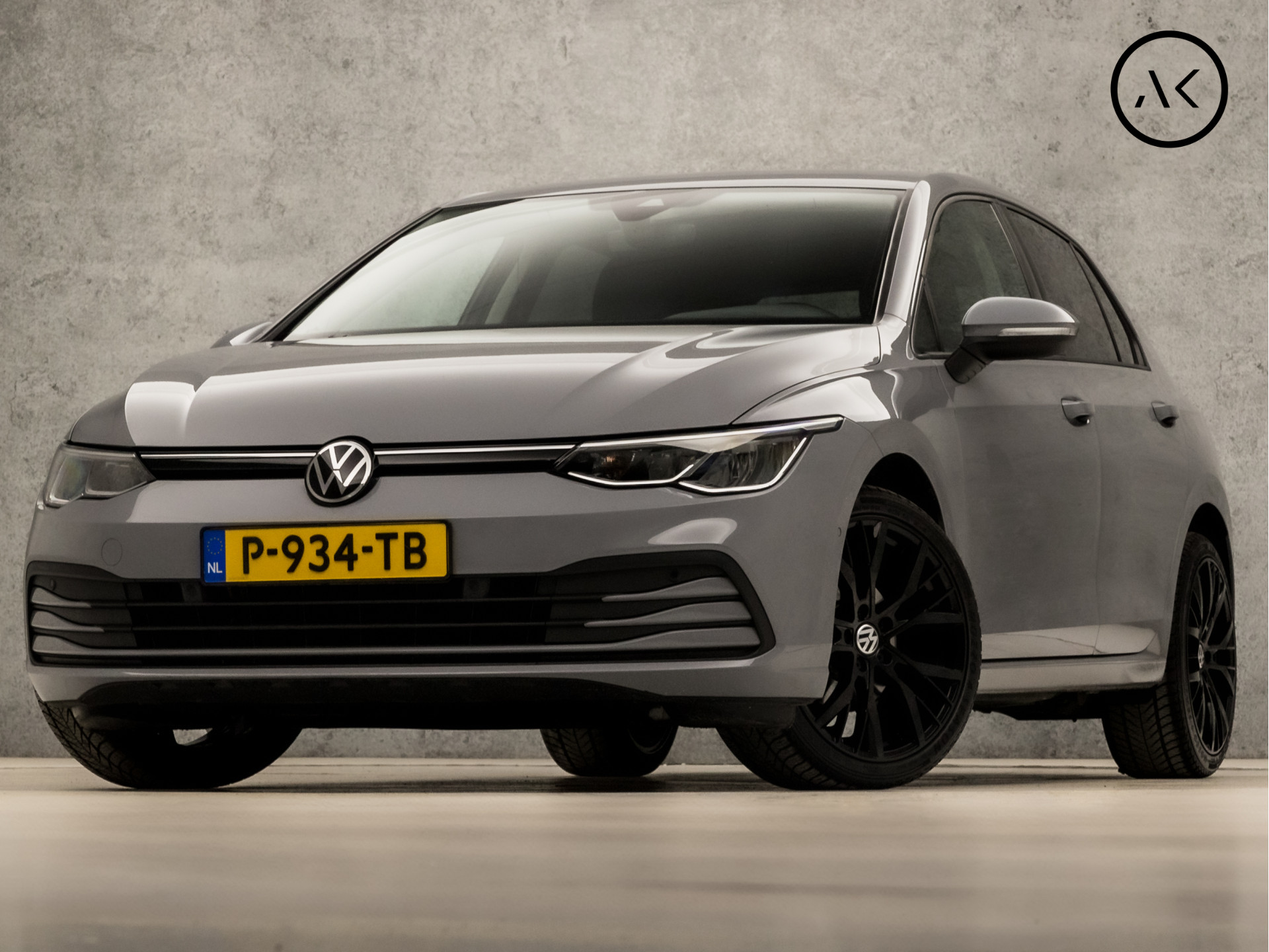 Volkswagen Golf 1.0 eTSI Sport Automaat (APPLE CARPLAY, GROOT NAVI, STUUR/STOELVERWARMING, GETINT GLAS, SPORTSTOELEN, PARKEERSENSOREN, ADAPTIVE CRUISE, DAB+, NIEUWE APK, NIEUWSTAAT)