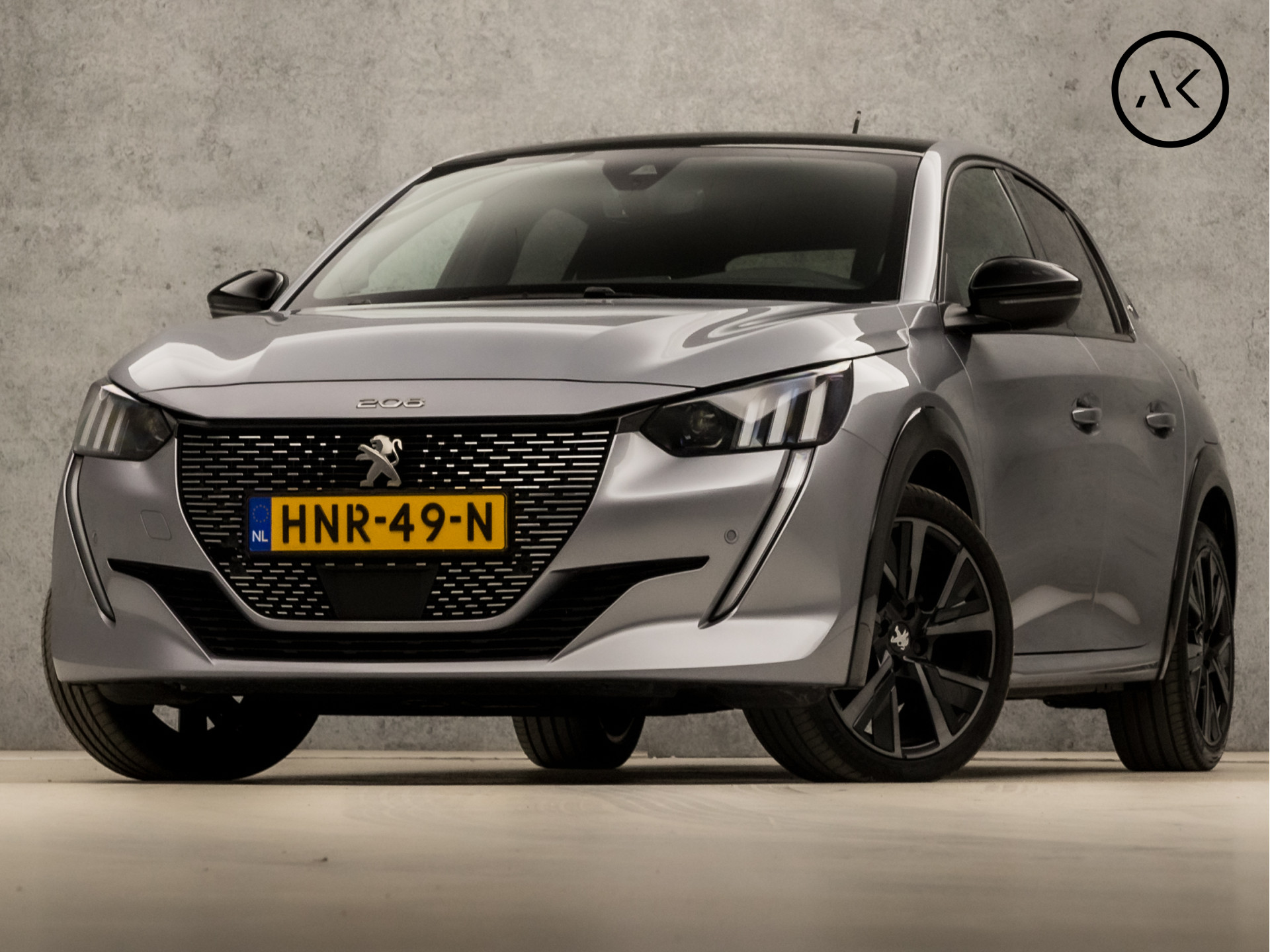 Peugeot 208 1.2 PureTech GT Automaat (VIRTUAL COCKPIT, APPLE CARPLAY, GROOT NAVI, LEDER, SFEERVERLICHTING, SPORTSTOELEN, 360 CAMERA, ADAPTIVE CRUISE, KEYLESS, GETINT GLAS, NIEUWSTAAT)
