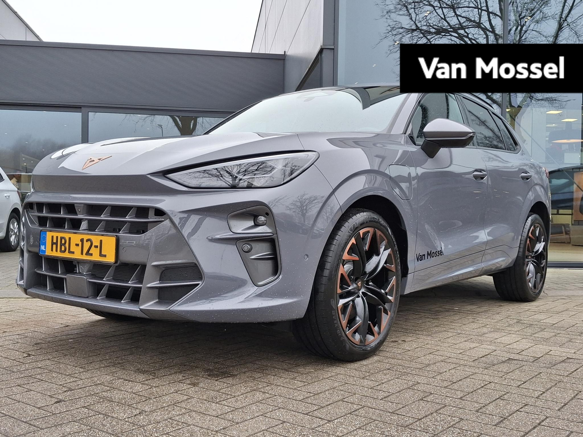 CUPRA Terramar 1.5 TSI e-Hybrid VZ Performance Graphene grey | 272 PK | Glazen schuif-kanteldak | Sennheiser geluidssysteem | Wegklapbare trekhaak | NETTO RIJKLAAR PRIJS
