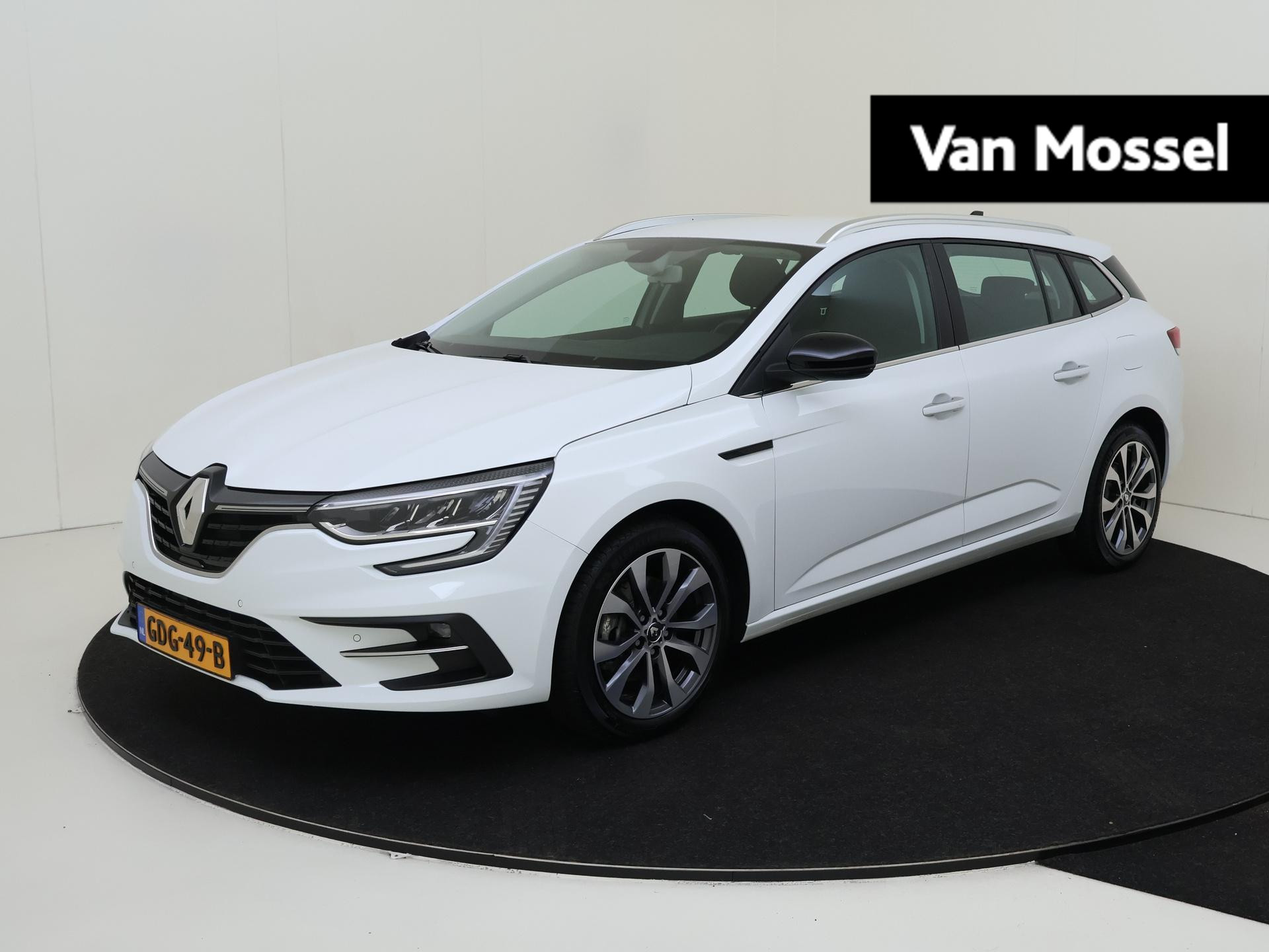 Renault Megane E-Tech Estate 1.6 Plug-In Hybrid 160 Equilibre | 17 inch | Michelin Cross Climate All-Season |