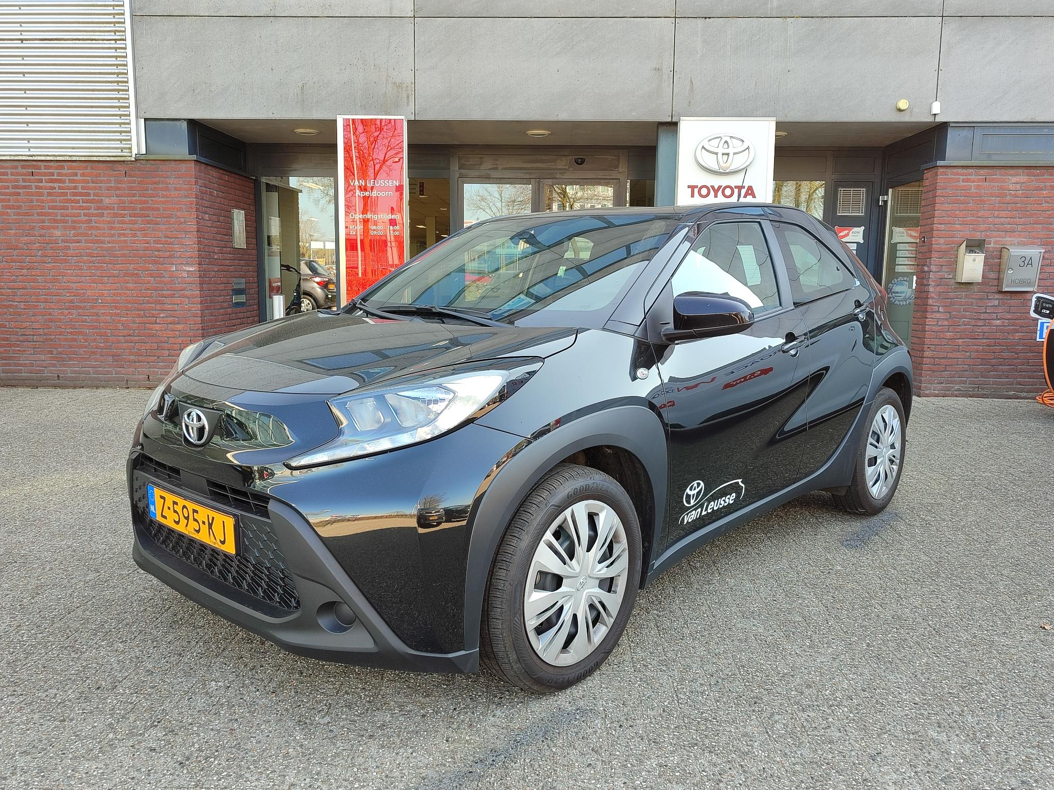 Toyota Aygo X PLAY NL-AUTO APPLE/ANDROID DAB+ AD-CRUISE CAMERA AIRCO BLUETOOTH