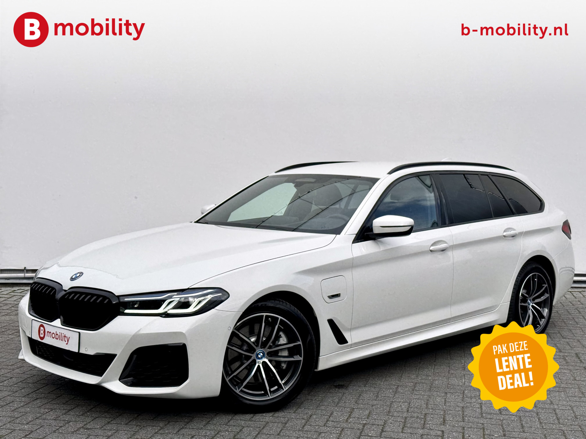 BMW 5 Serie Touring 530e xDrive High Executive M-Sport Trekhaak 2.000kg | Laserlight | Adaptive Cruise Control | Head-Up Display | Hifi | DAB | Achteruitrijcamera | Sportstoelen |